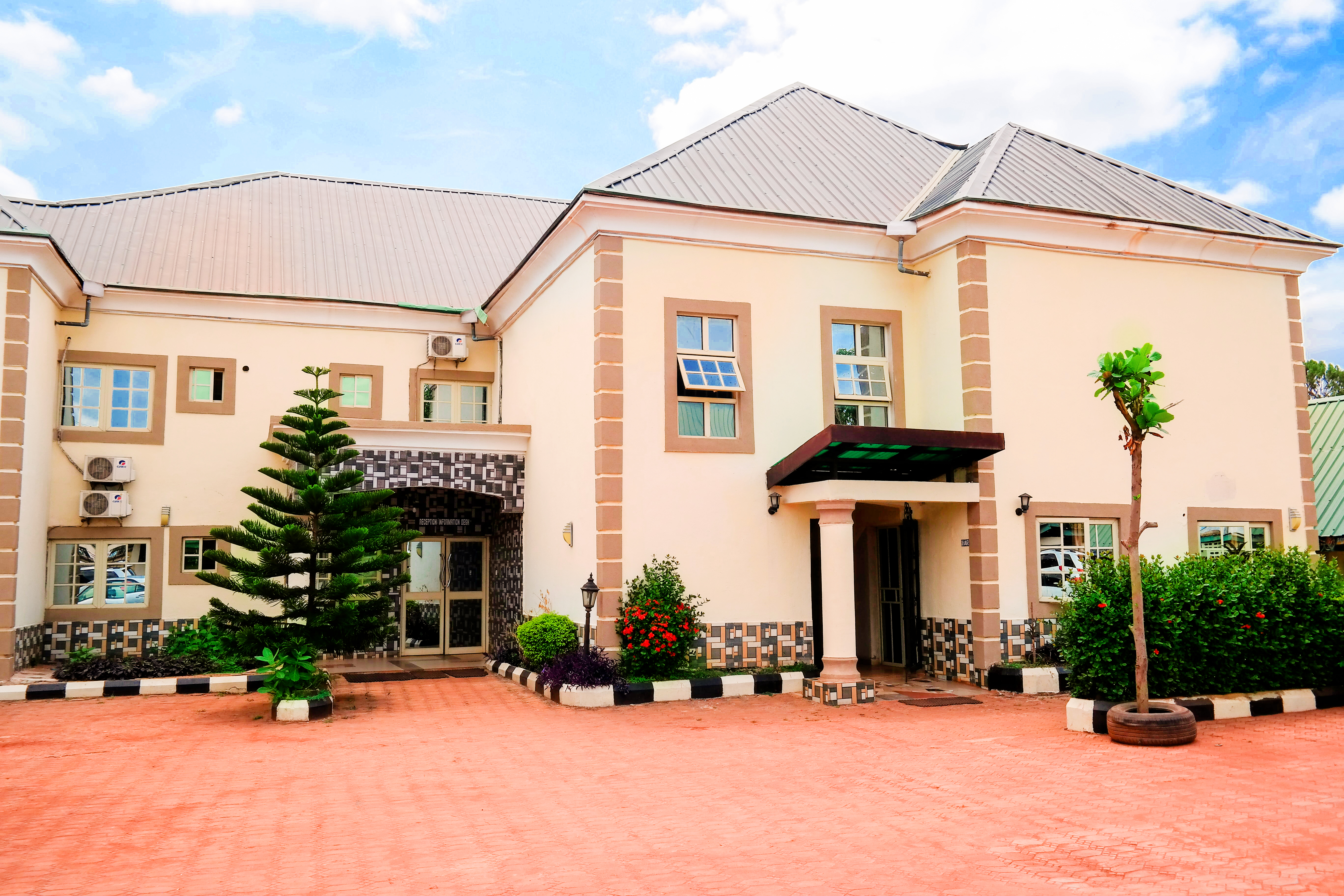leach hotels gallery